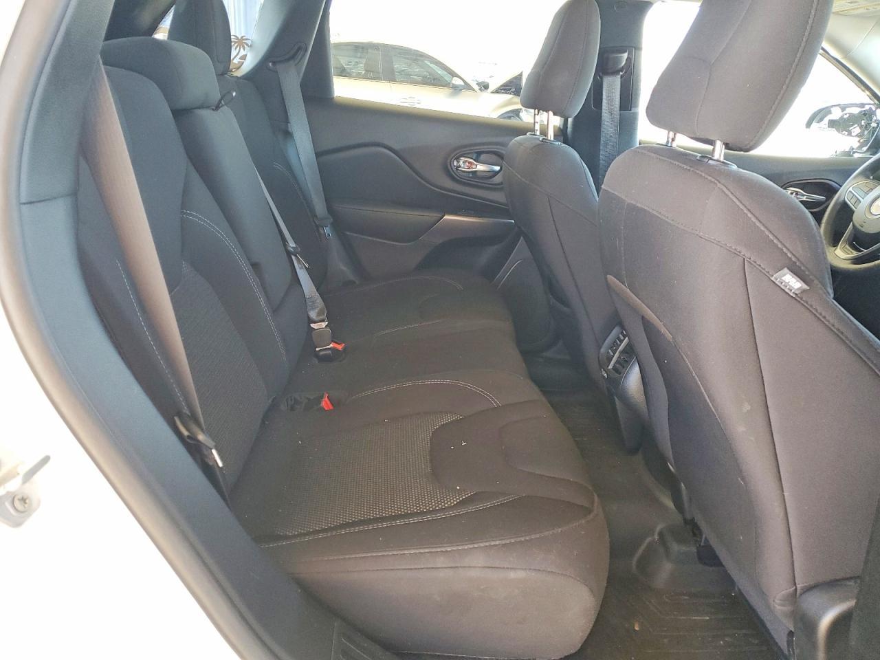 2020 Jeep Cherokee Latitude - zdjęcie 10