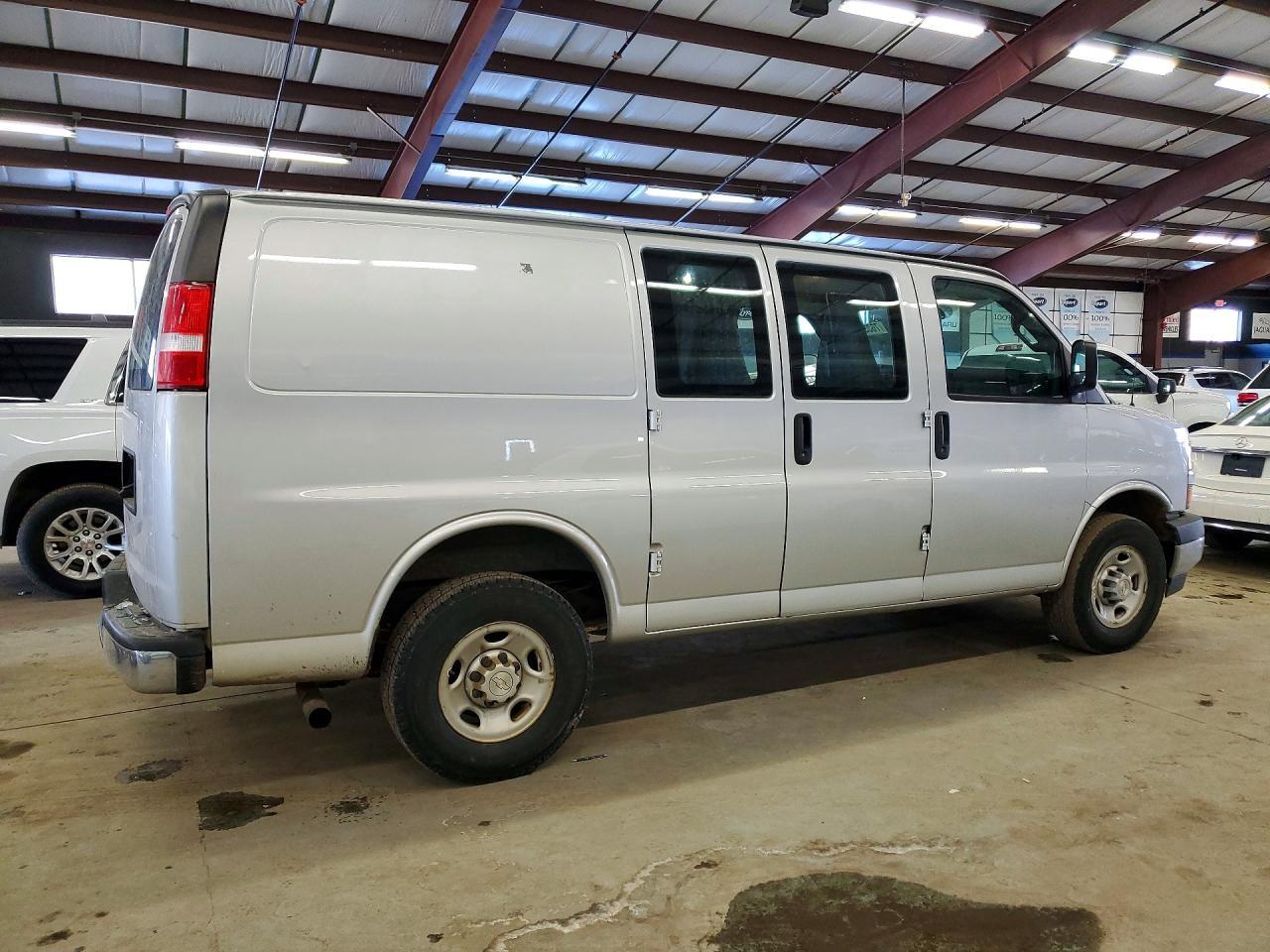 2019 Chevrolet Express G2500 - zdjęcie 3