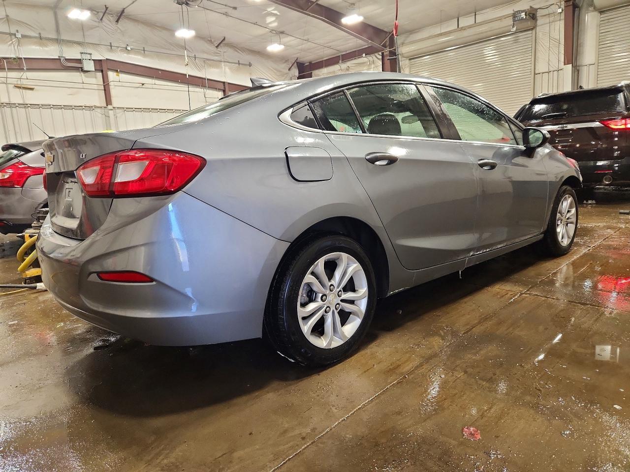 2019 Chevrolet Cruze Lt - zdjęcie 3