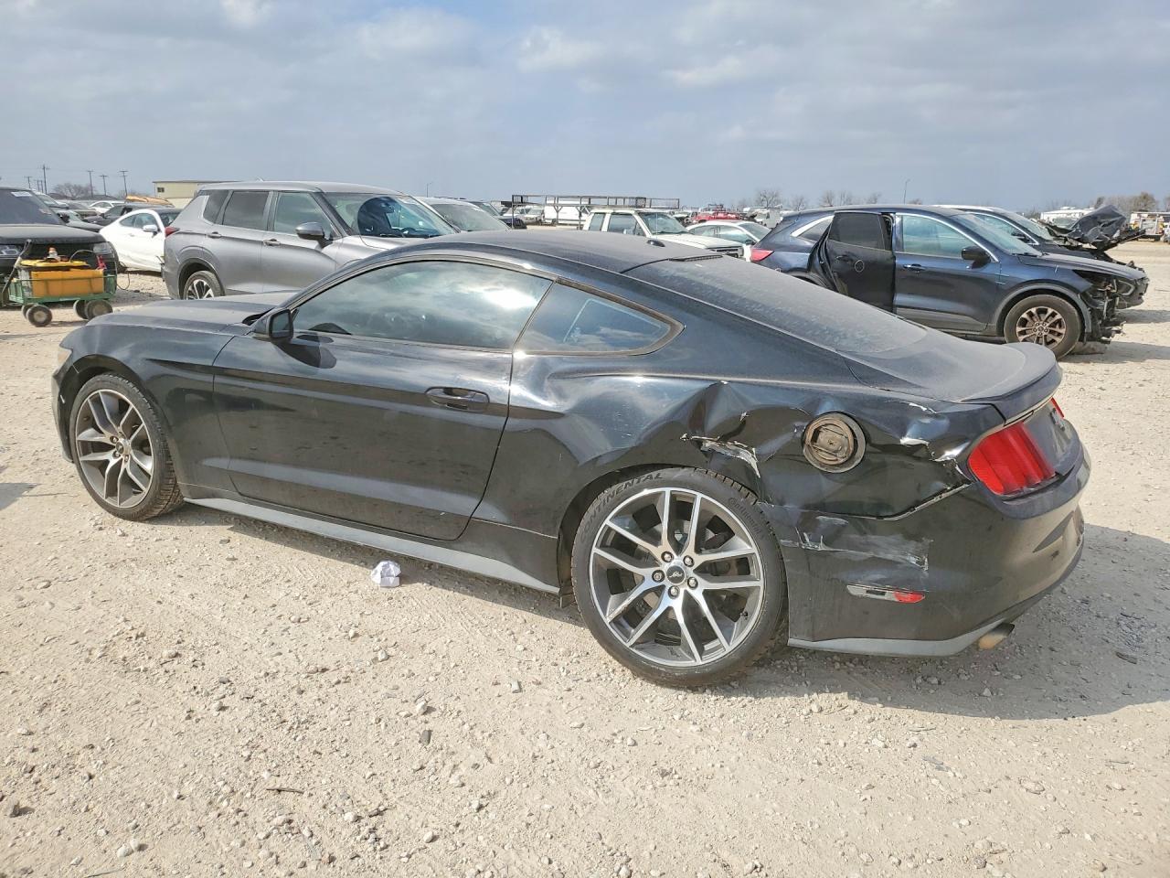 2016 Ford Mustang - zdjęcie 2