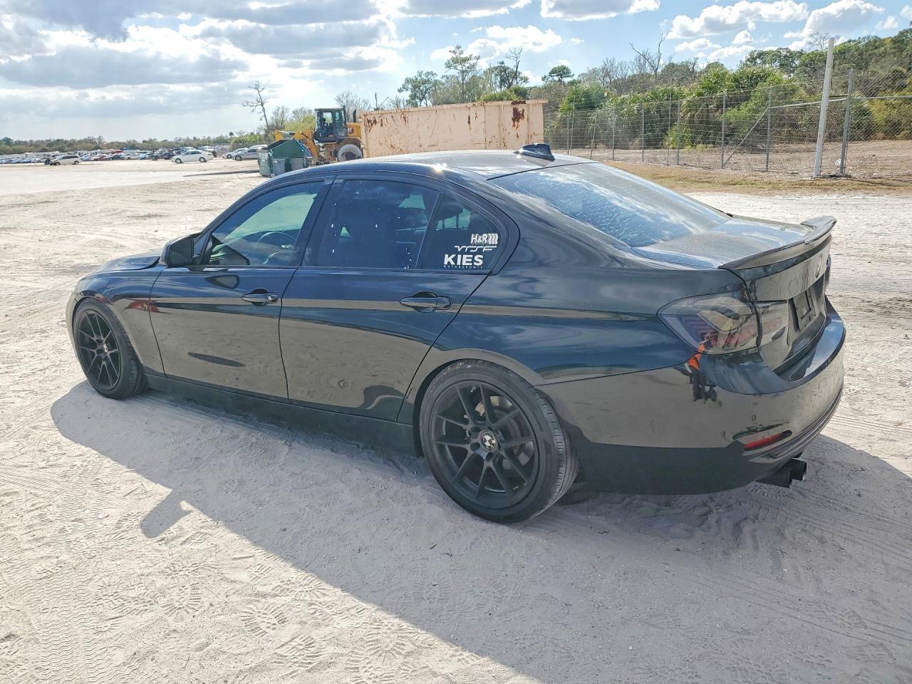 2017 BMW 330 I - zdjęcie 2
