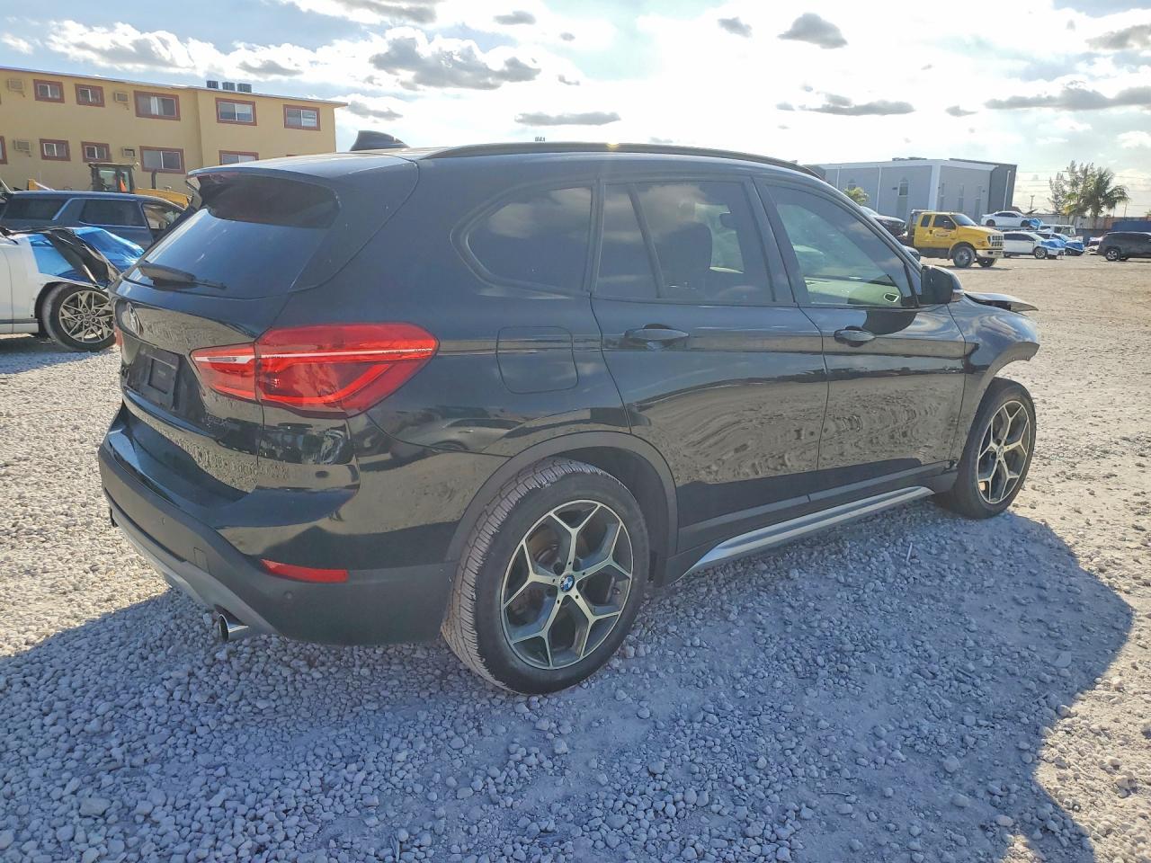 2017 BMW X1 Sdrive28I - zdjęcie 3