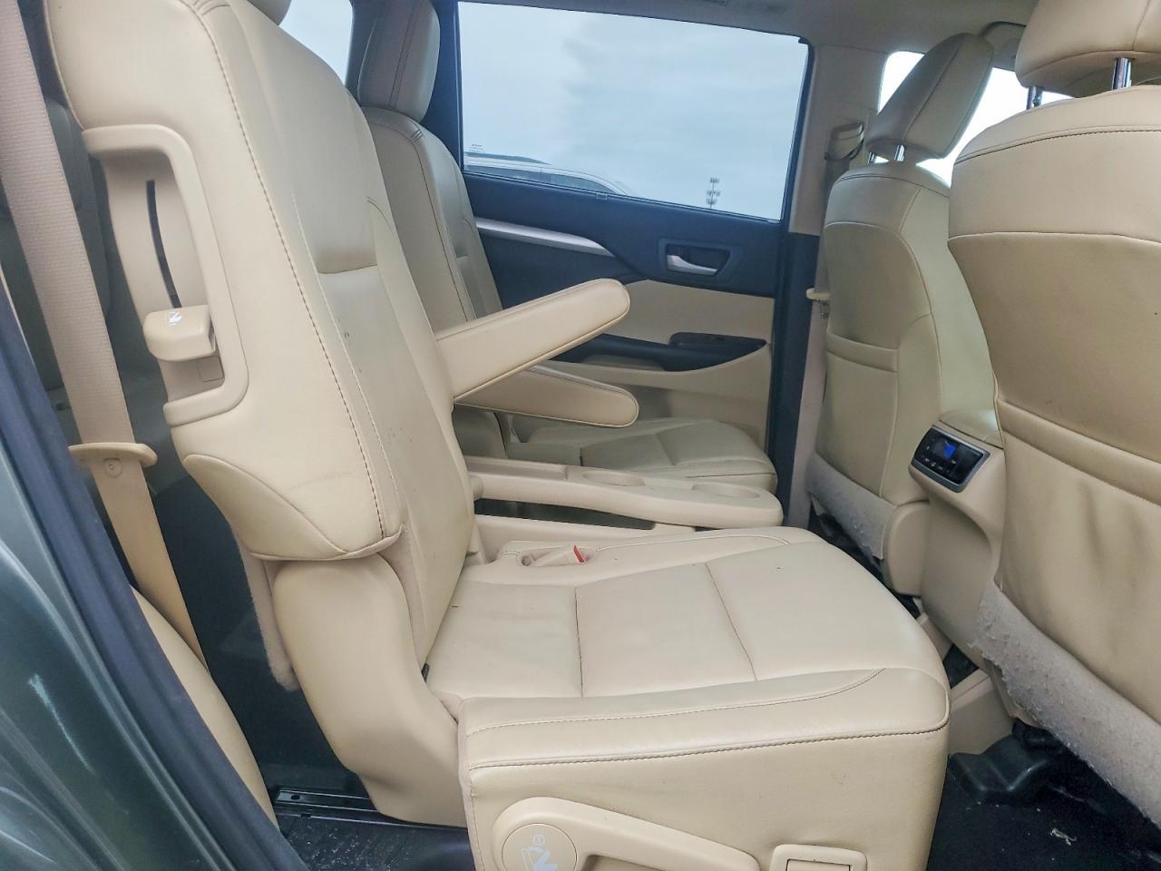 2017 Toyota Highlander Se - zdjęcie 11