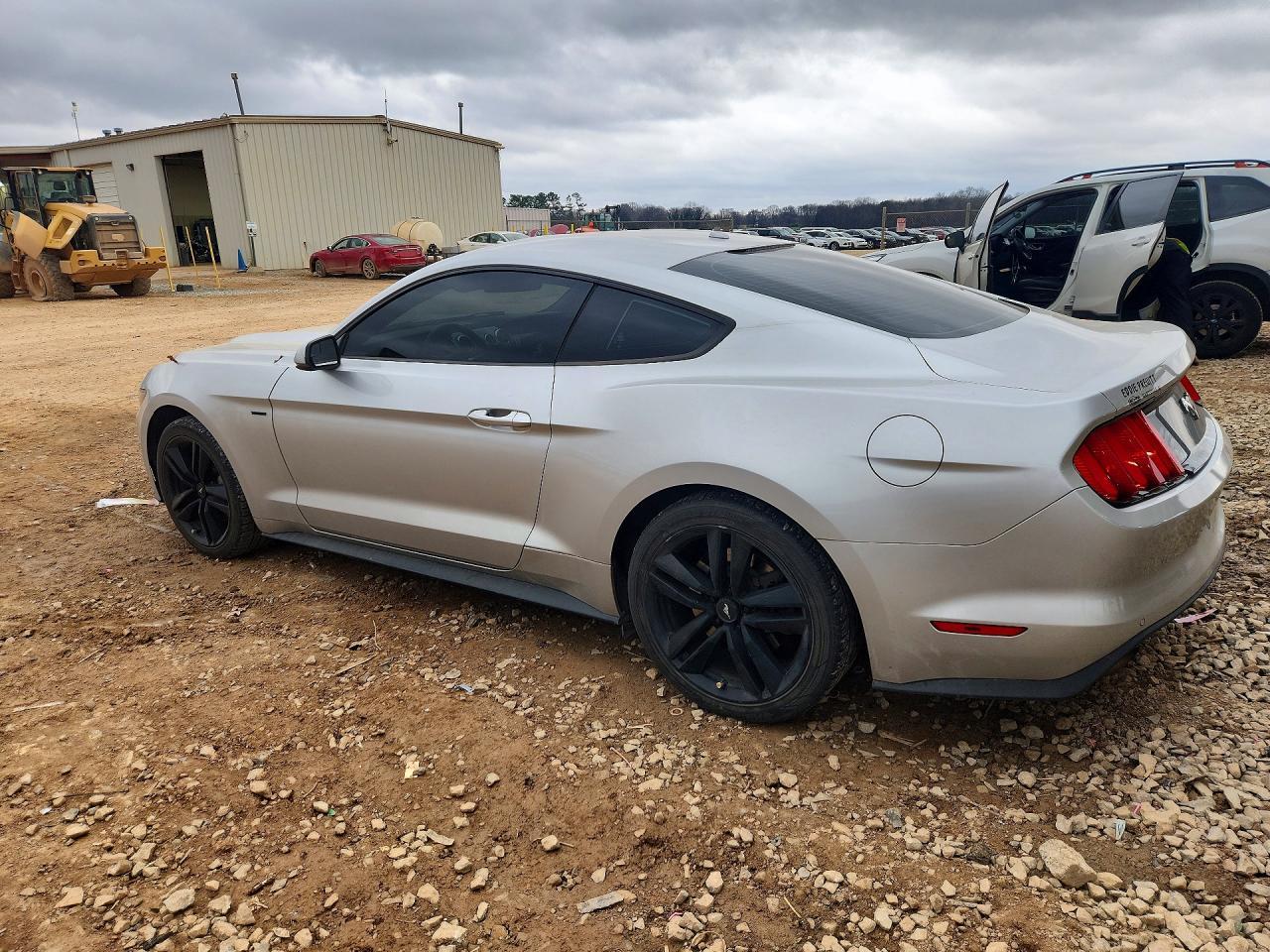 2015 Ford Mustang - zdjęcie 2