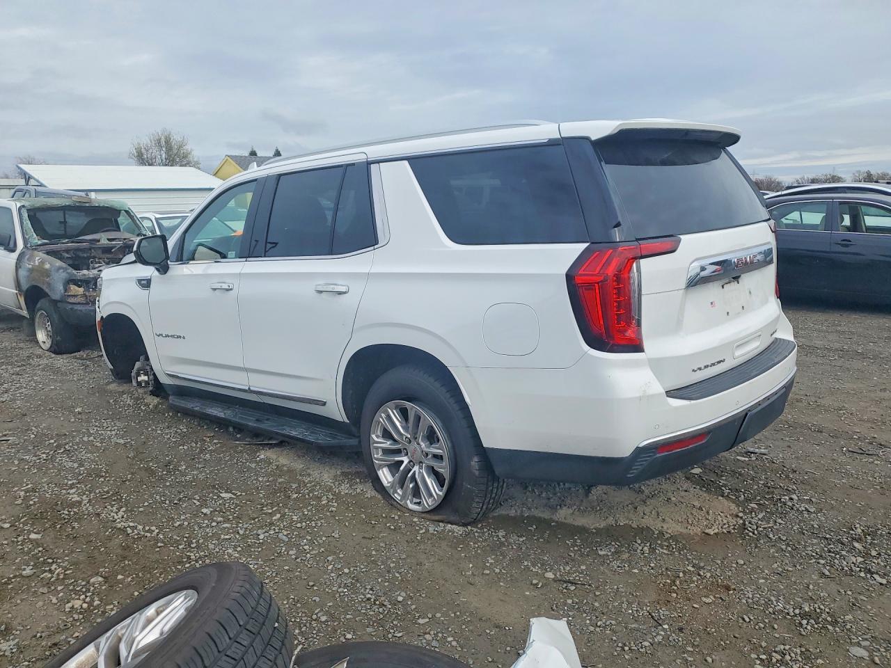 2023 GMC Yukon Slt - zdjęcie 2