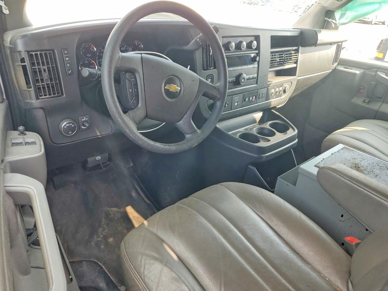 2019 Chevrolet Express G2500 - zdjęcie 8