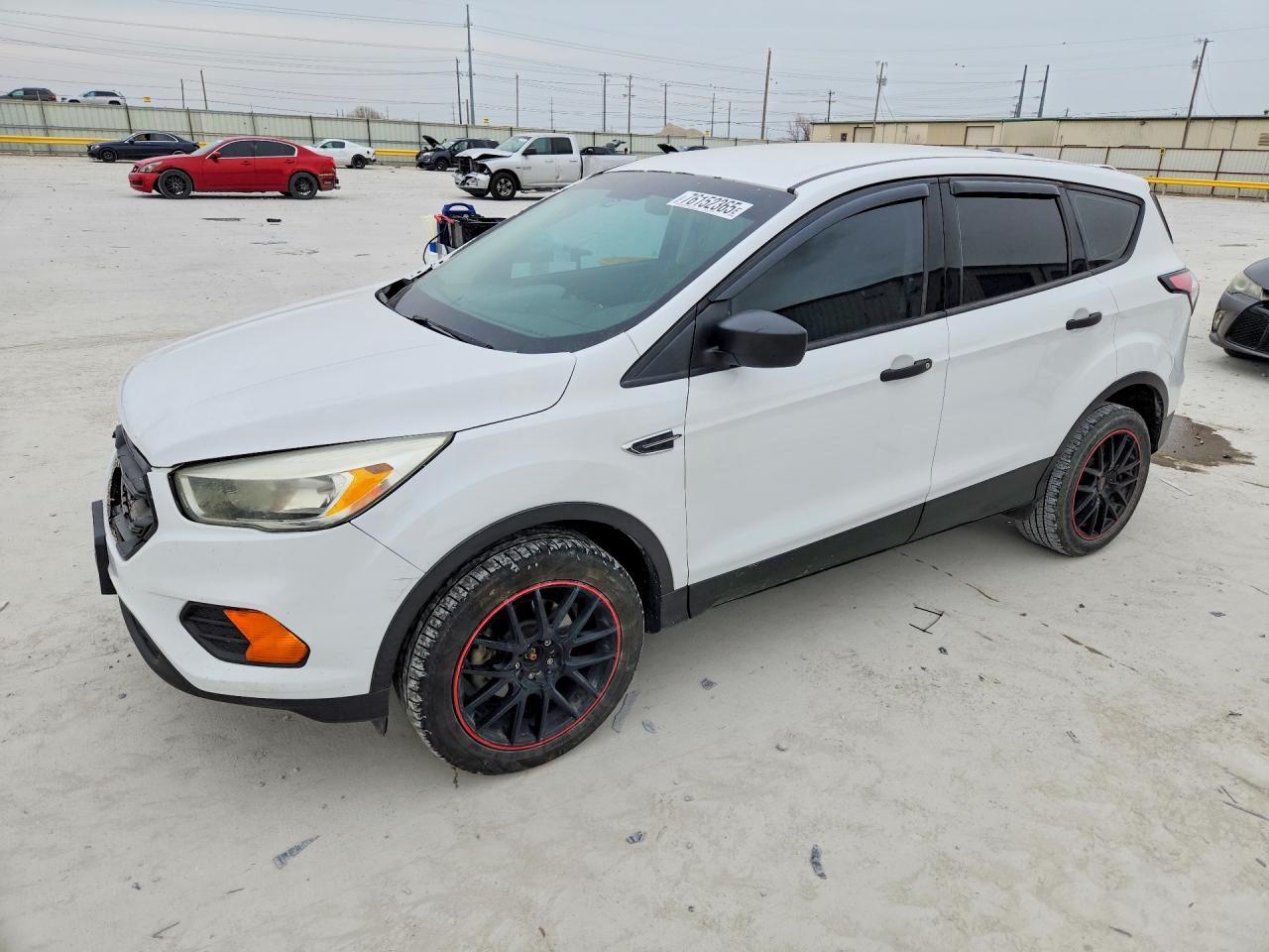 2017 Ford Escape S - zdjęcie główne