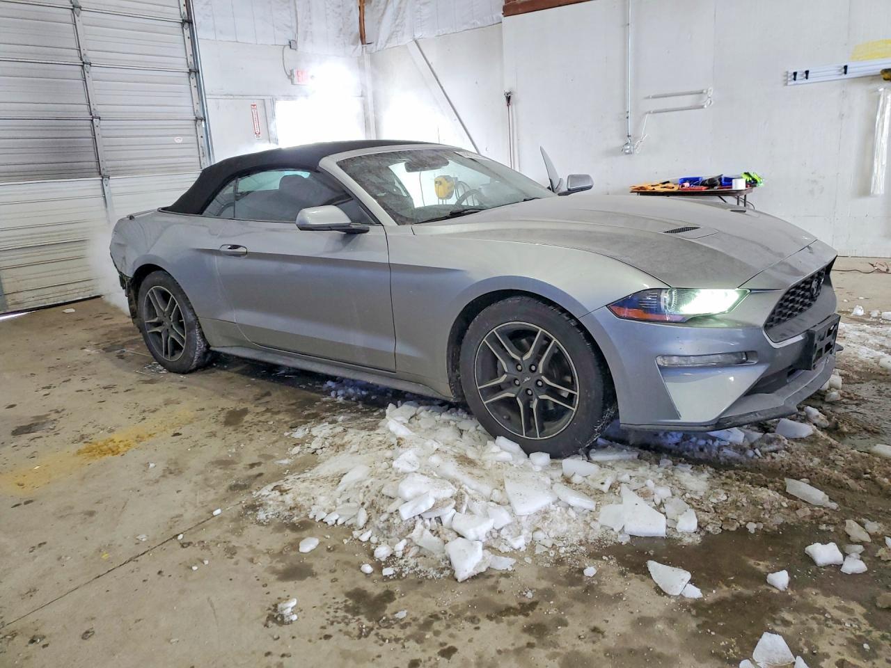 2022 Ford Mustang - zdjęcie 4