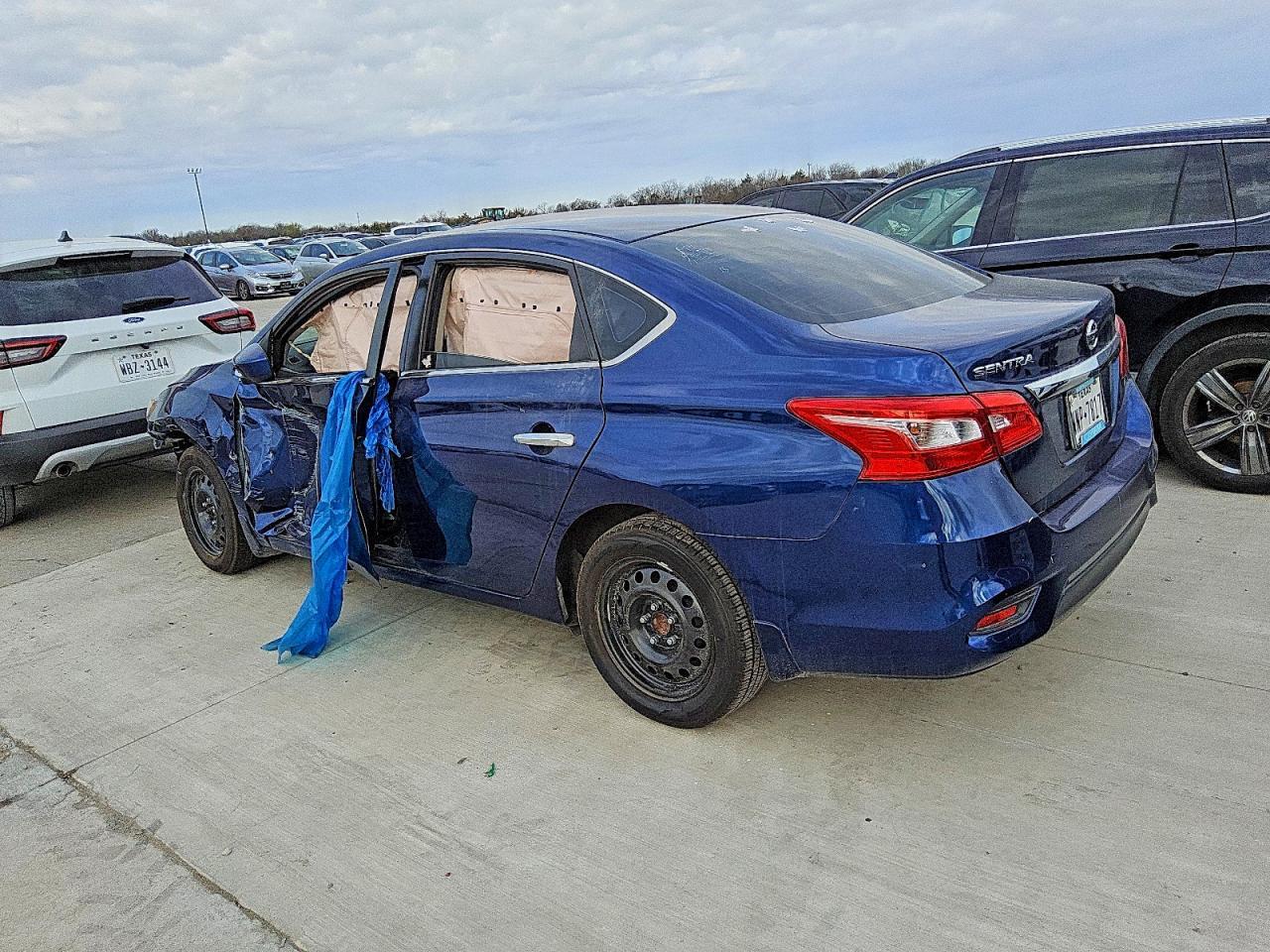 2019 Nissan Sentra S - zdjęcie 2