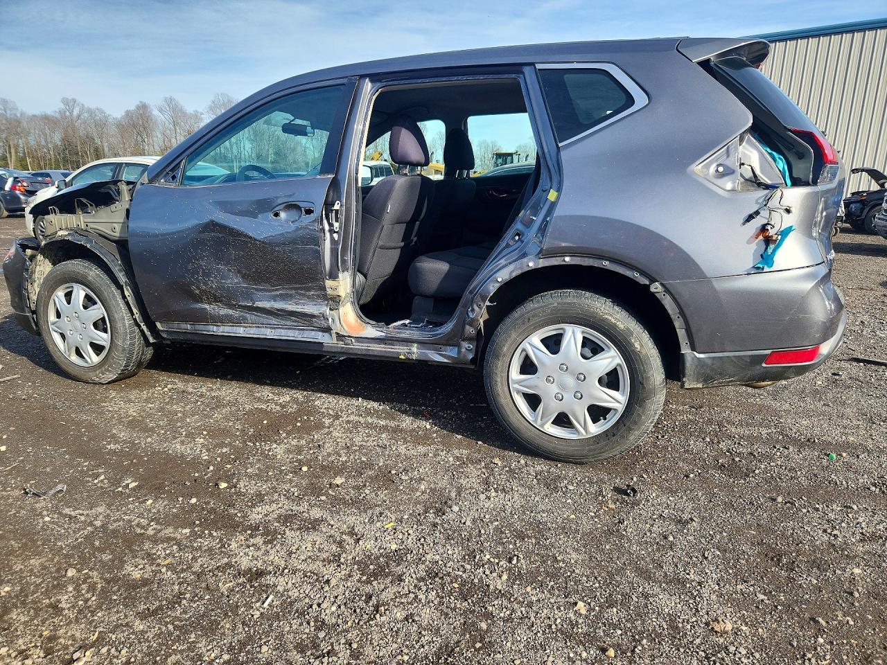 2017 Nissan Rogue S - zdjęcie 2