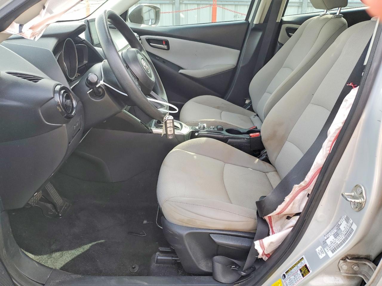 2019 Toyota Yaris L - zdjęcie 7