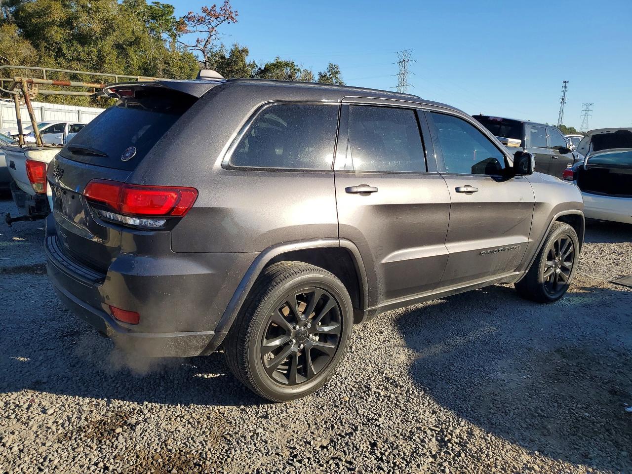 2021 Jeep Grand Cherokee Laredo - zdjęcie 3