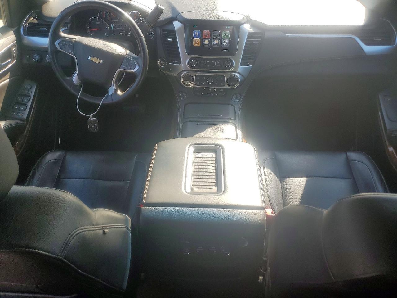 2017 Chevrolet Suburban - zdjęcie 8