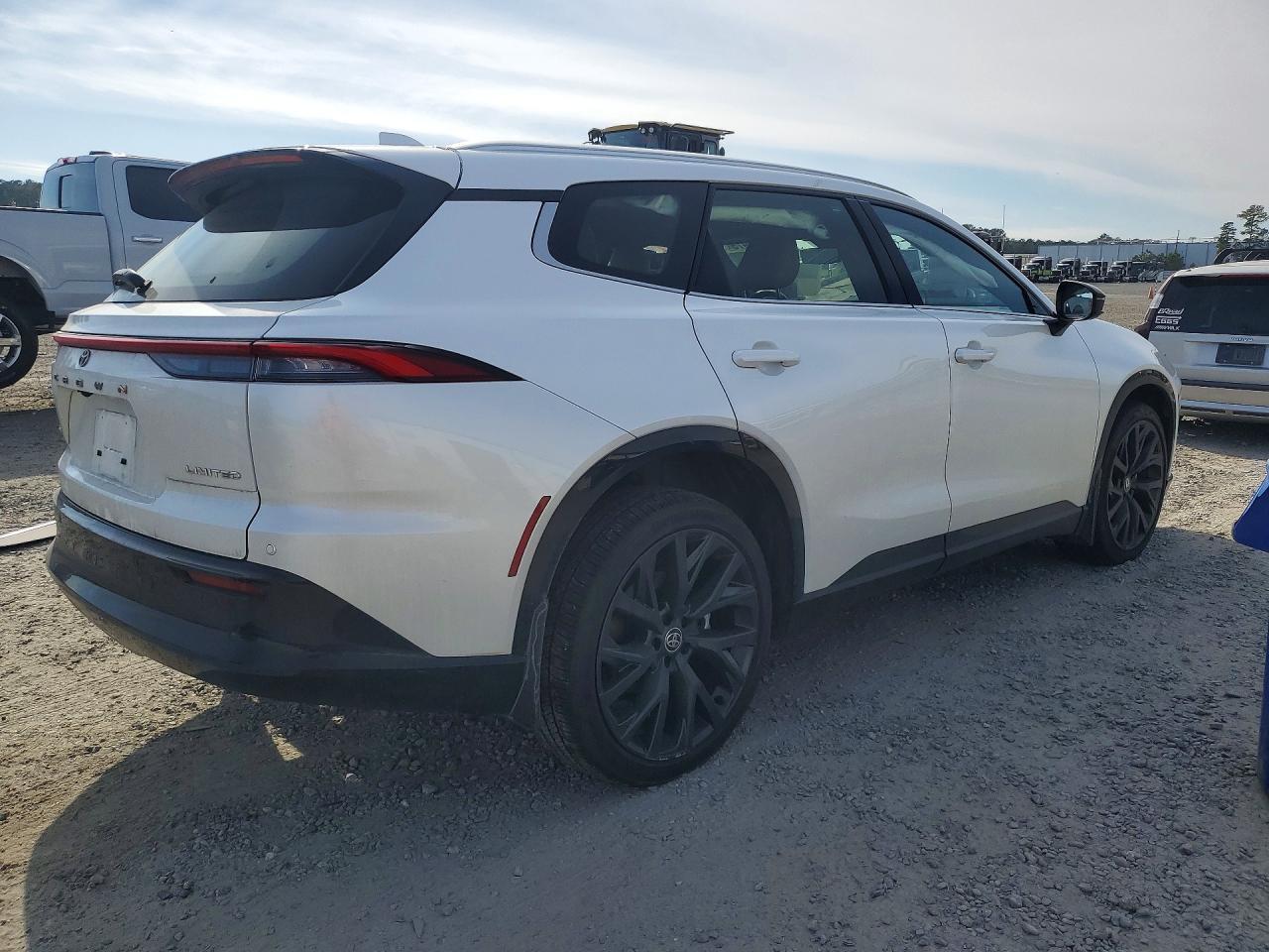 2025 Toyota Crown Signia Xle - zdjęcie 3