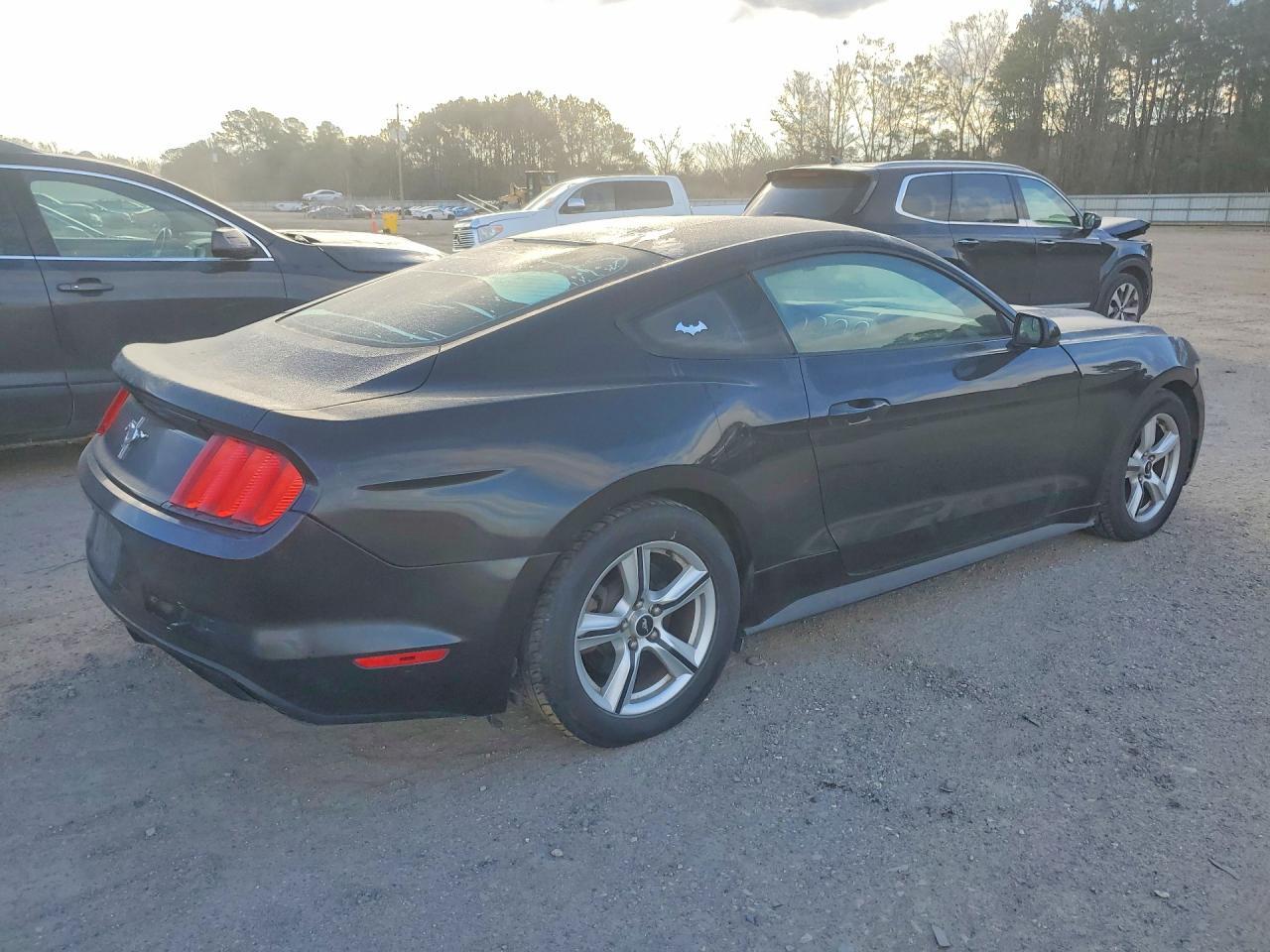 2017 Ford Mustang - zdjęcie 3