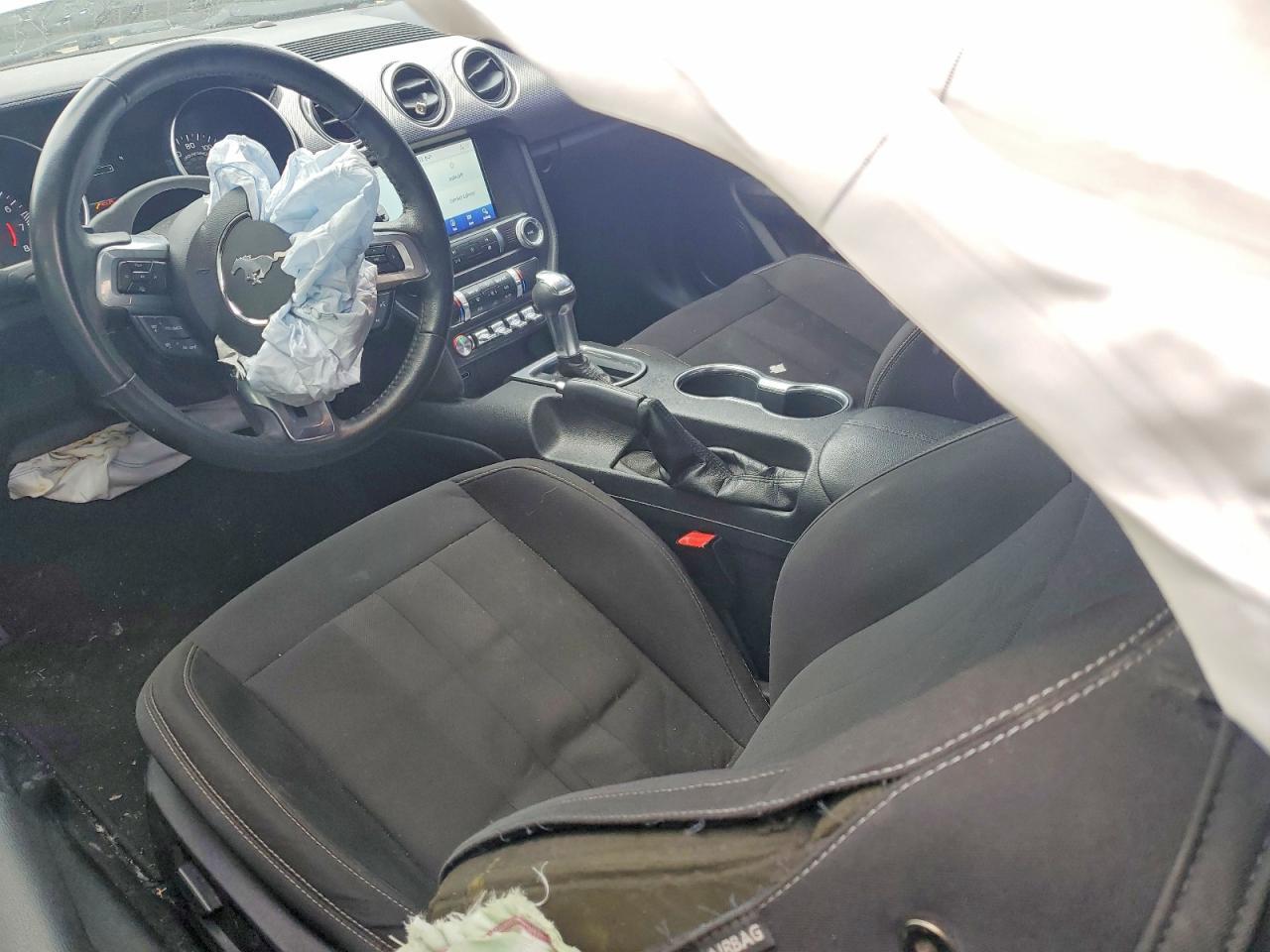 2020 Ford Mustang - zdjęcie 8