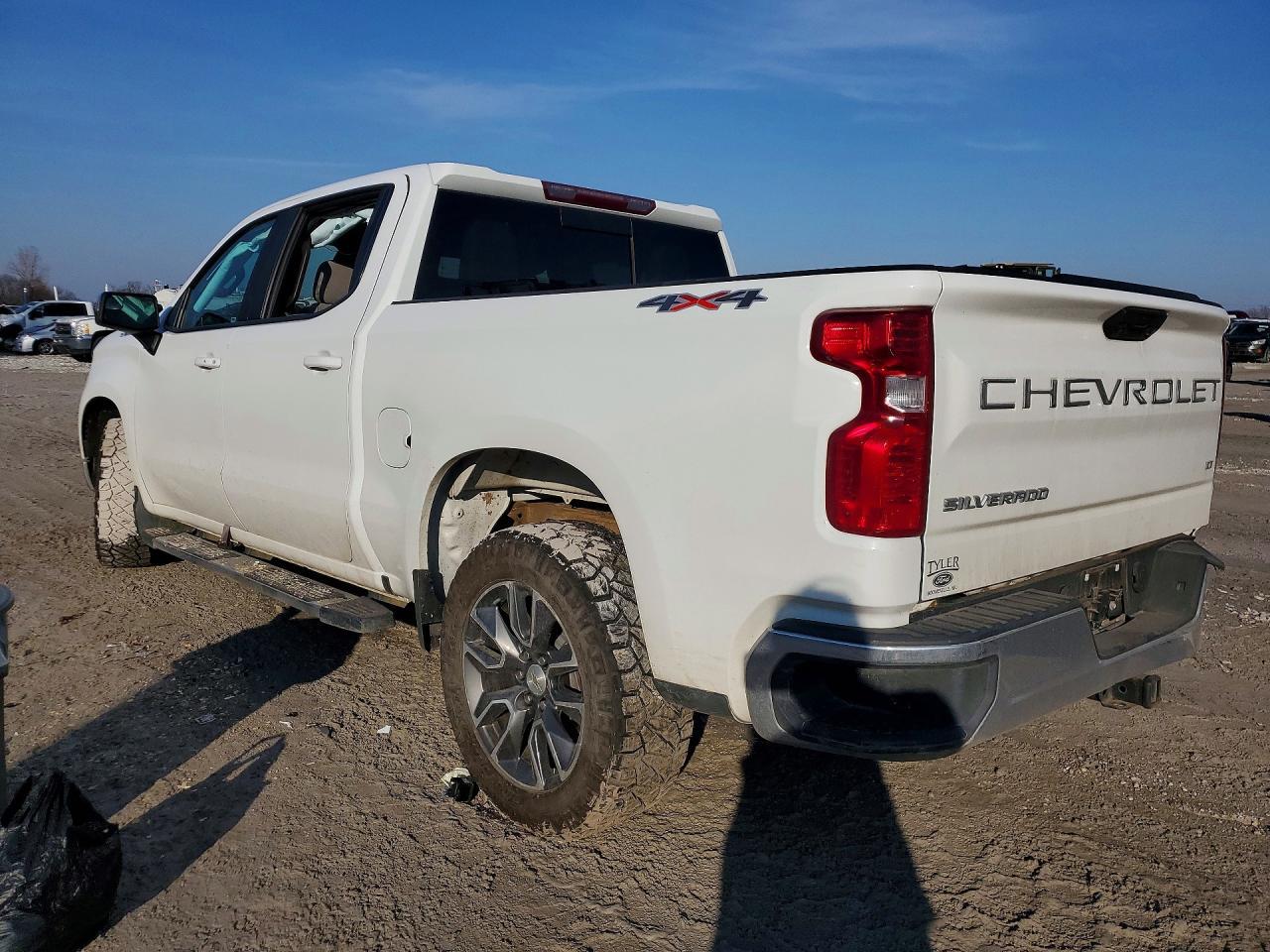 2022 Chevrolet Silverado K1500 Lt - zdjęcie 2