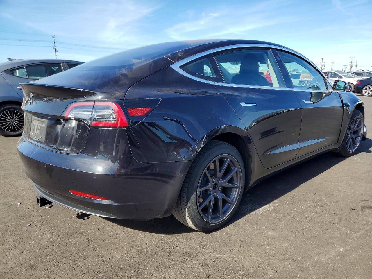 2018 Tesla Model 3 - zdjęcie 3