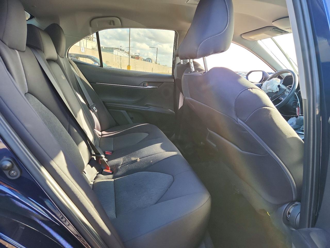 2022 Toyota Camry Le - zdjęcie 10