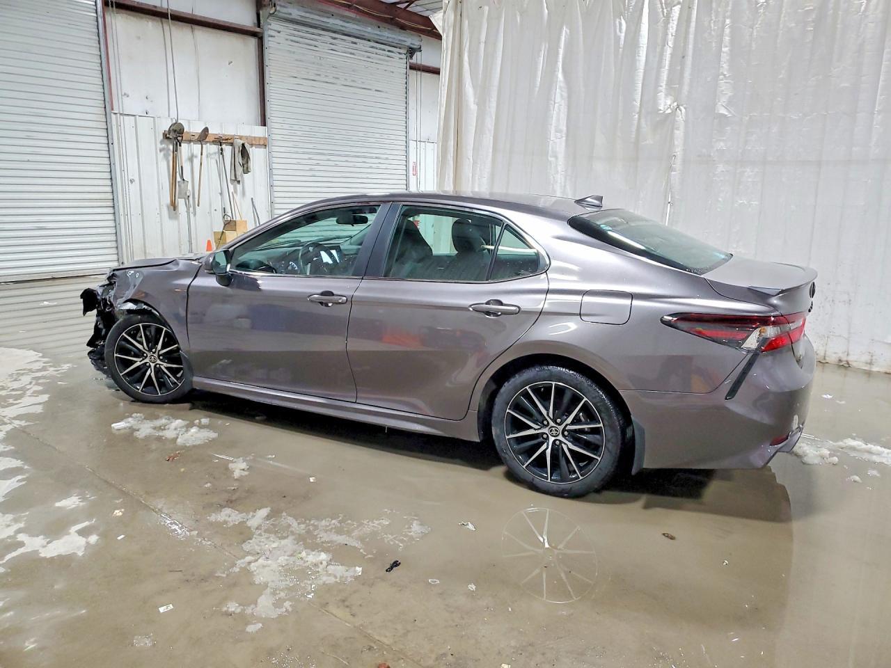 2024 Toyota Camry Se - zdjęcie 2