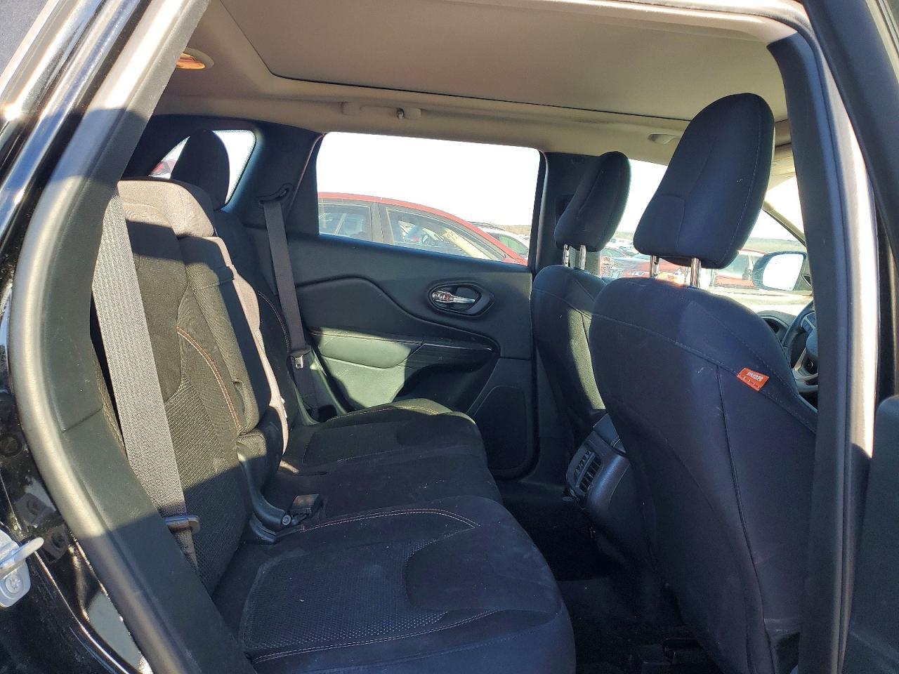 2017 Jeep Cherokee Latitude - zdjęcie 11