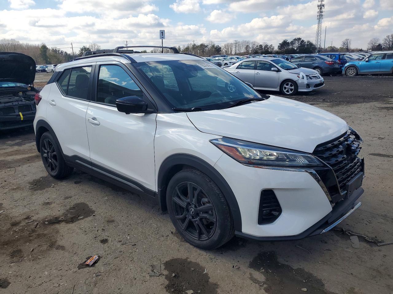 2023 Nissan Kicks Sr - zdjęcie 4