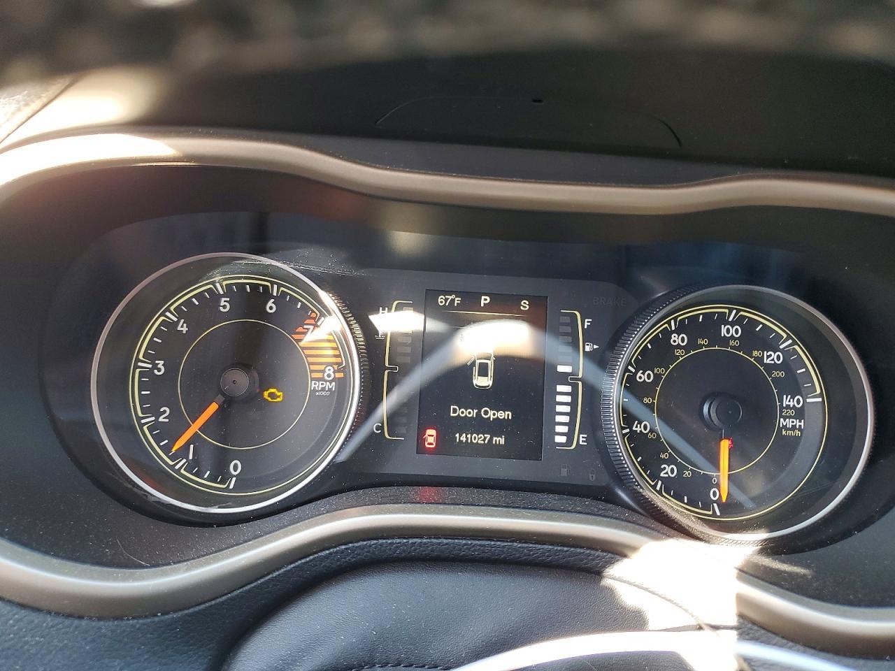 2016 Jeep Cherokee Latitude - zdjęcie 9