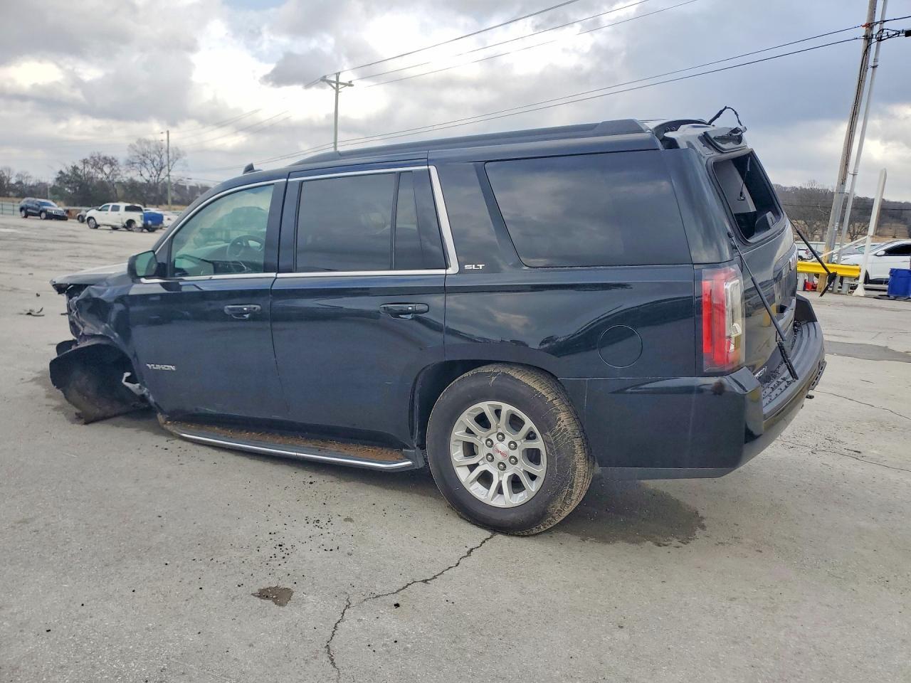 2019 GMC Yukon Slt - zdjęcie 2