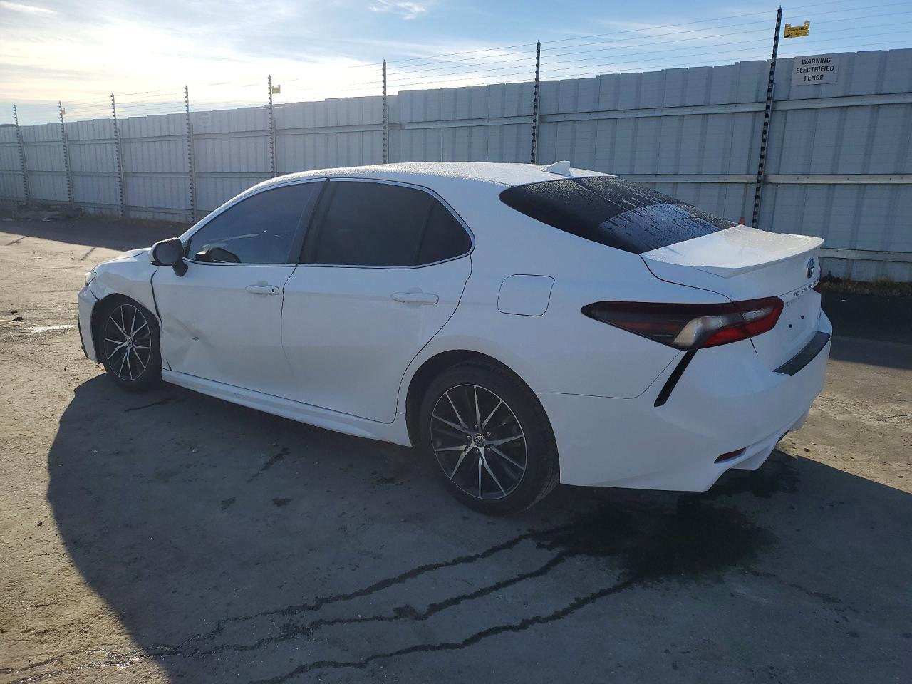 2024 Toyota Camry Se - zdjęcie 2