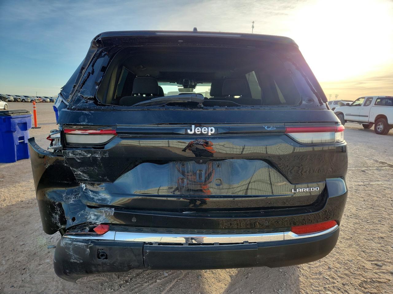 2025 Jeep Grand Cherokee Laredo - zdjęcie 6