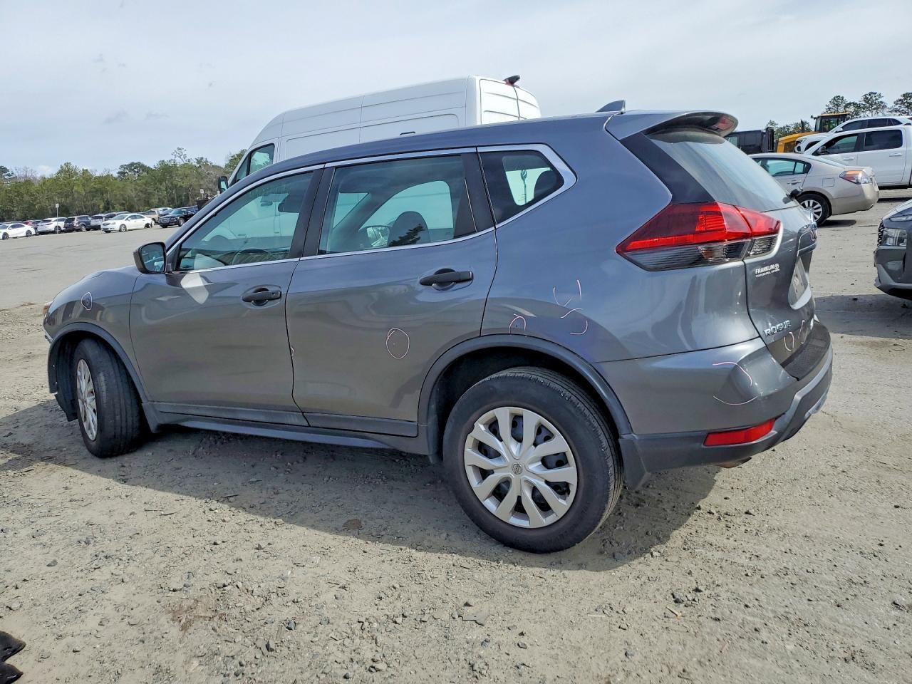 2019 Nissan Rogue S - zdjęcie 2