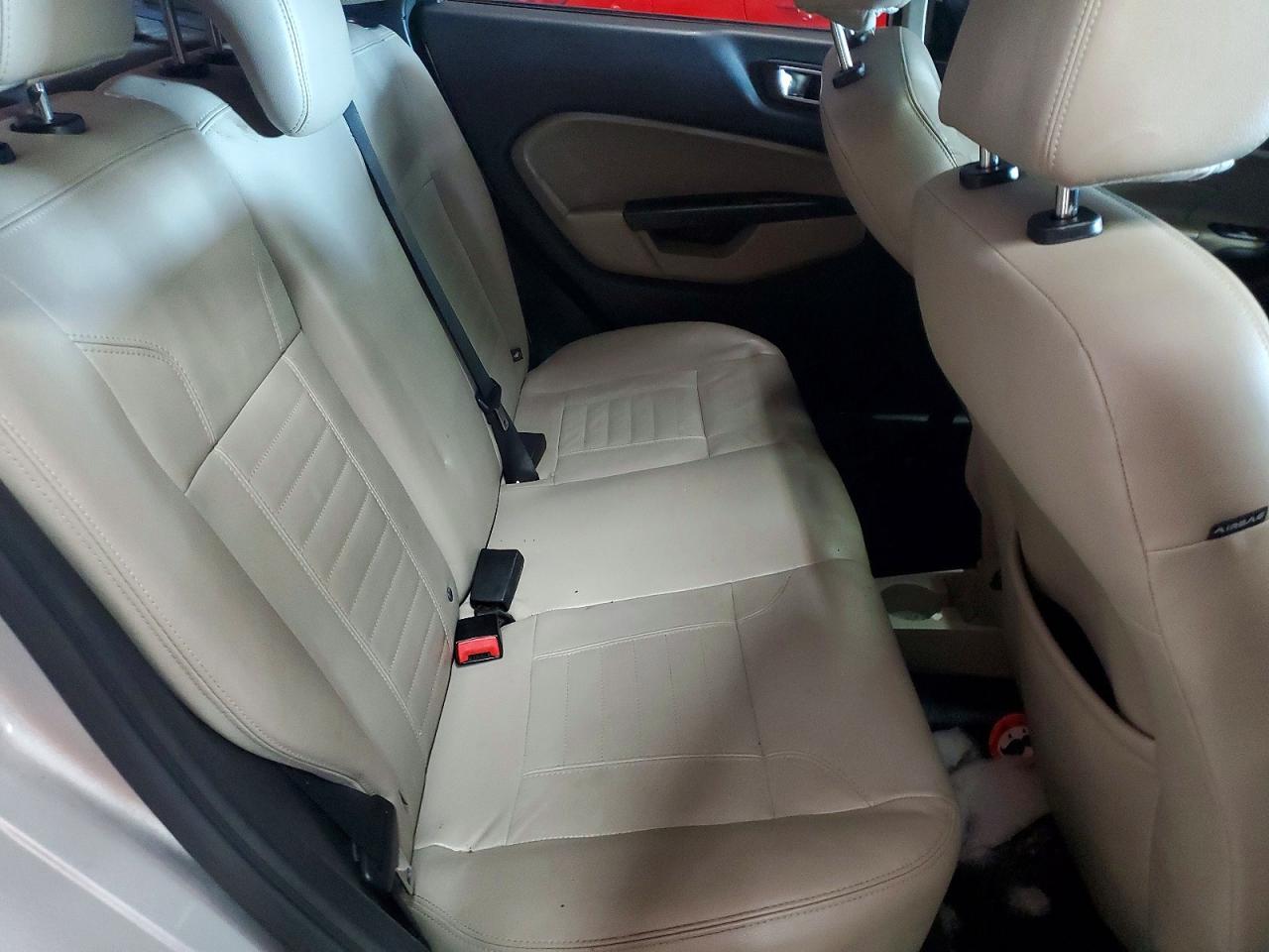 2014 Ford Fiesta Titanium - zdjęcie 10