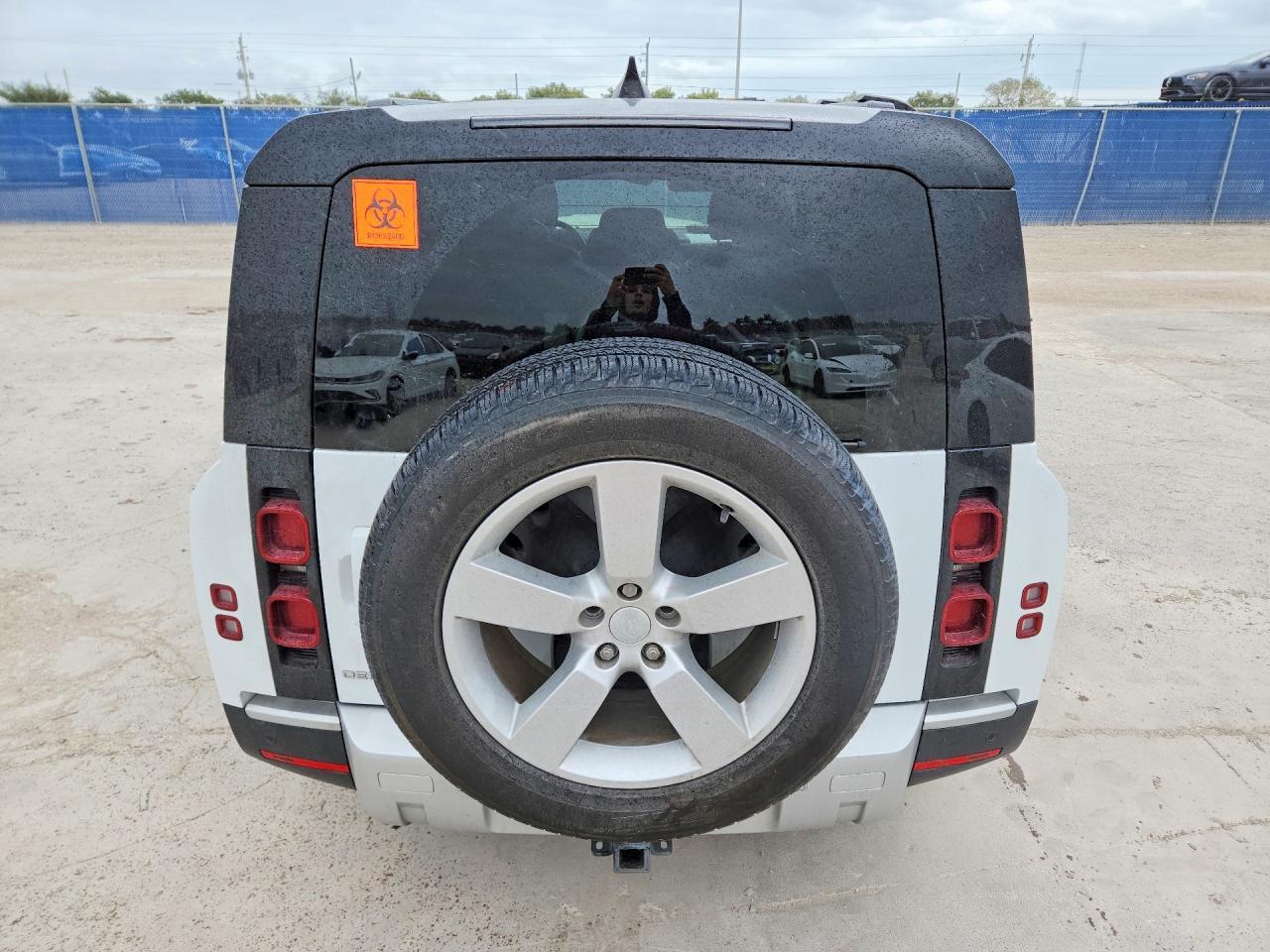 2024 Land Rover Defender 130 S - zdjęcie 6