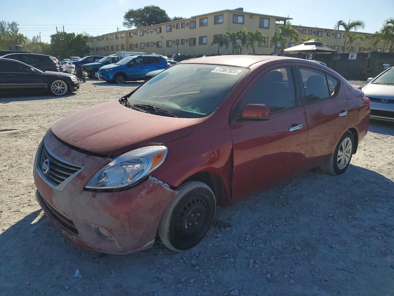 2014 Nissan Versa S - zdjęcie główne