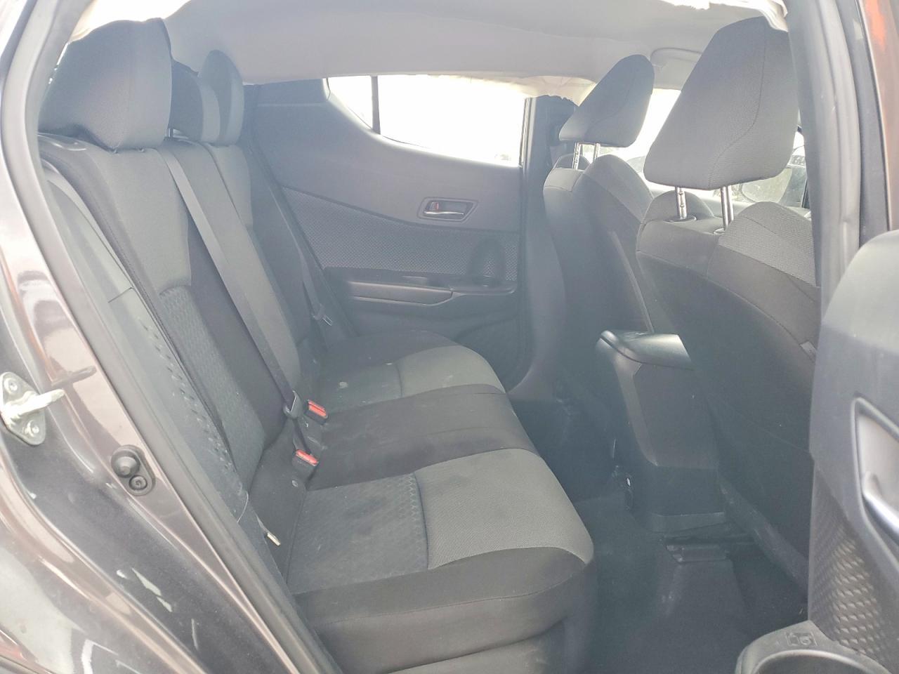 2021 Toyota C-Hr Le - zdjęcie 11