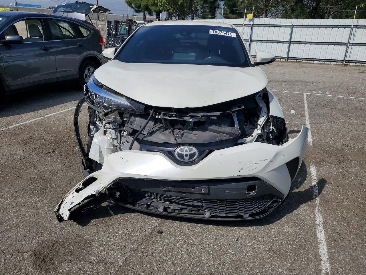 2020 Toyota C-Hr Xle - zdjęcie 5