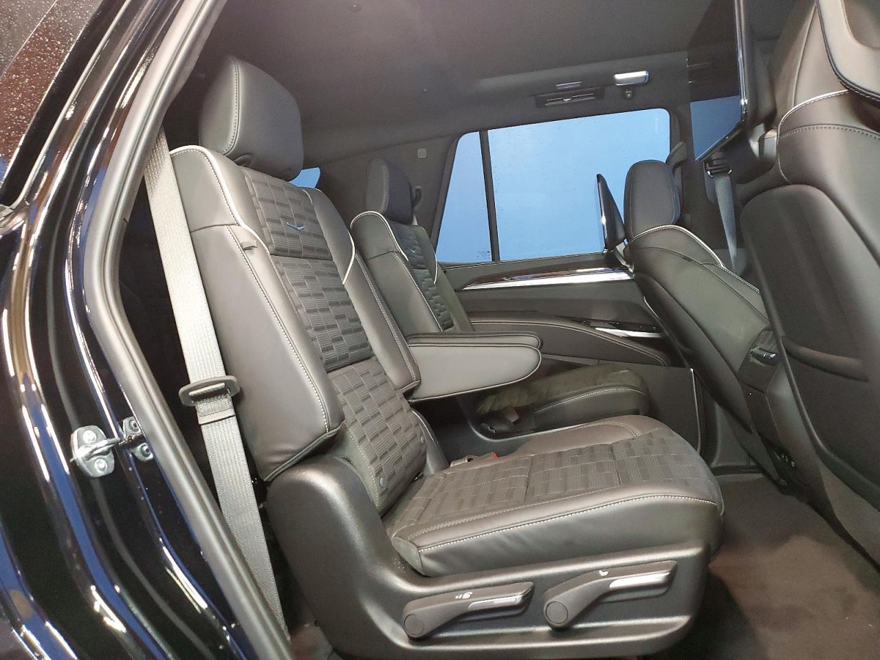 2026 Cadillac Escalade Sport Platinum - zdjęcie 11