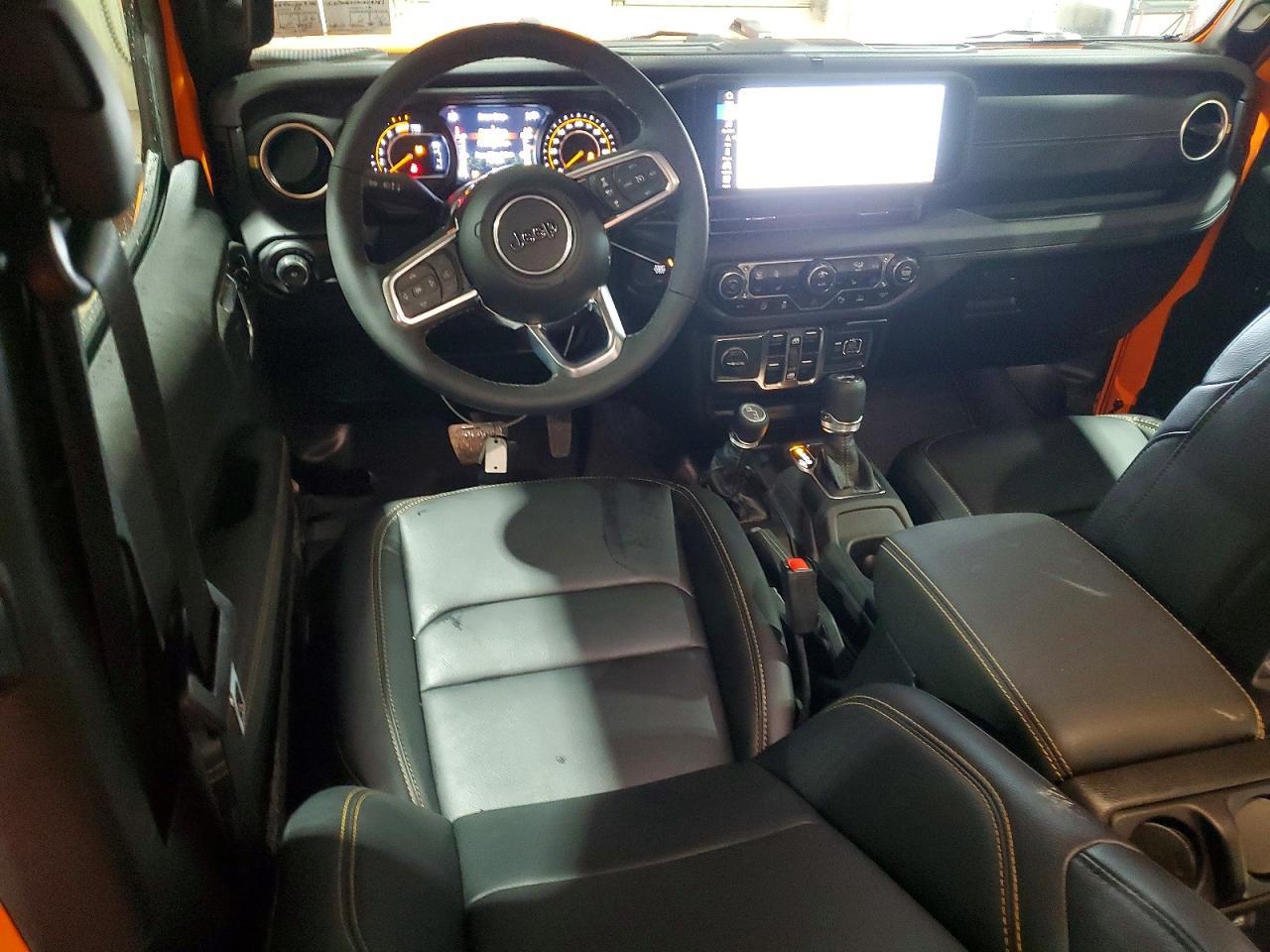 2025 Jeep Wrangler Sahara - zdjęcie 8
