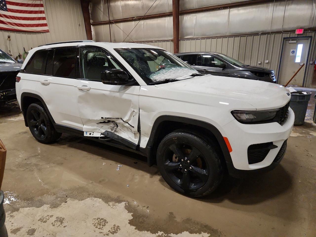 2023 Jeep Grand Cherokee Laredo - zdjęcie 4