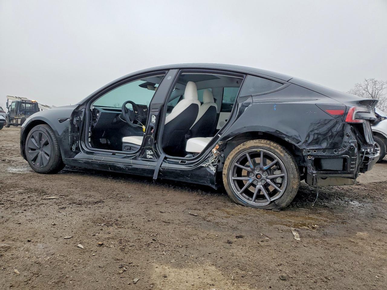 2025 Tesla Model 3 - zdjęcie 5