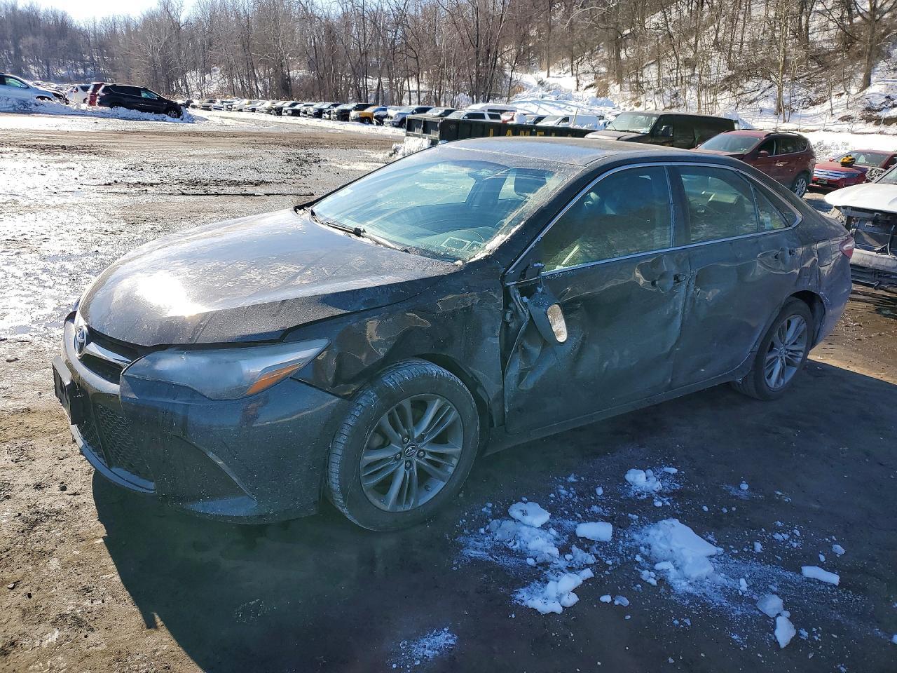 2017 Toyota Camry Le - zdjęcie główne