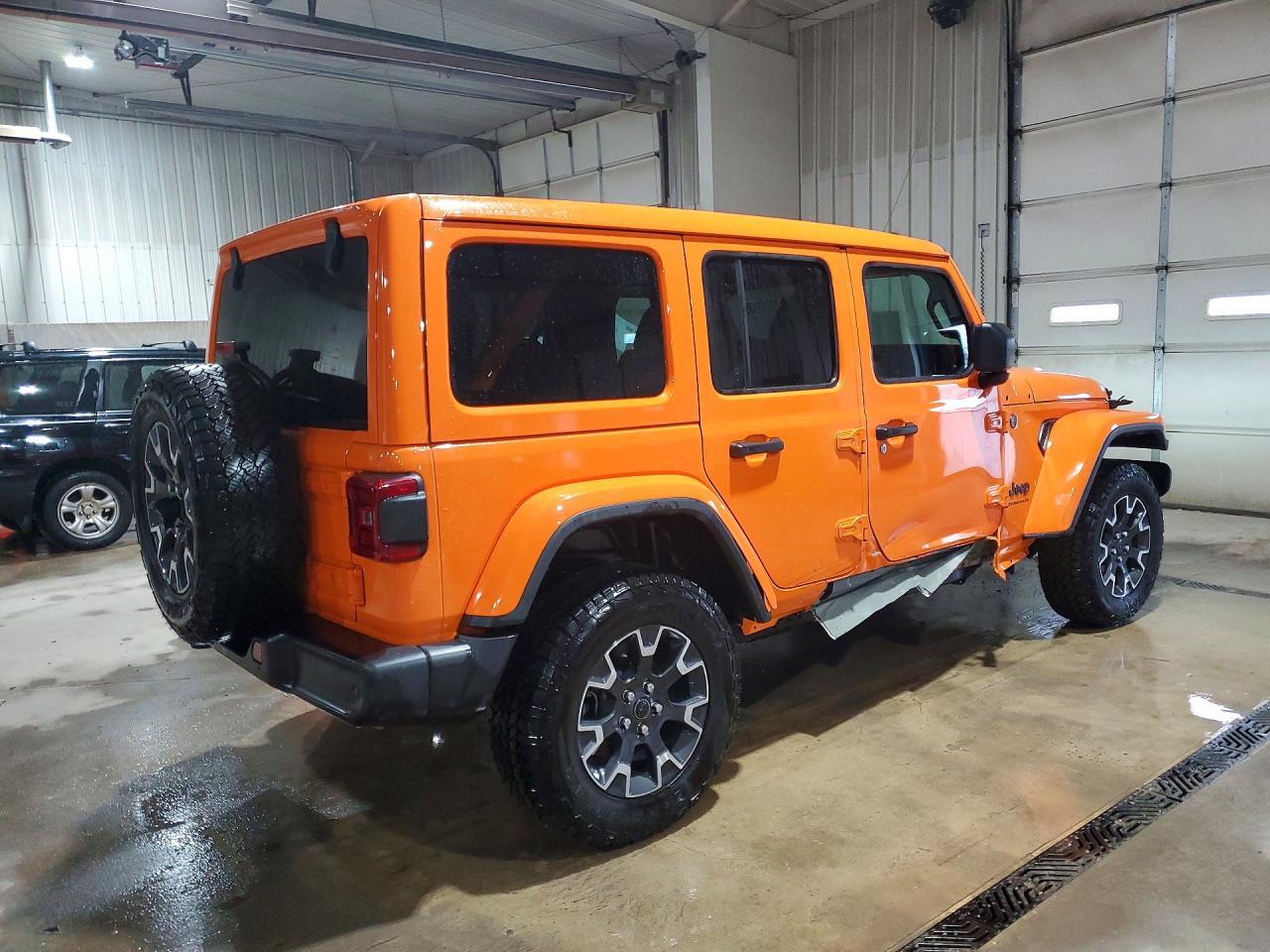 2025 Jeep Wrangler Sahara - zdjęcie 3