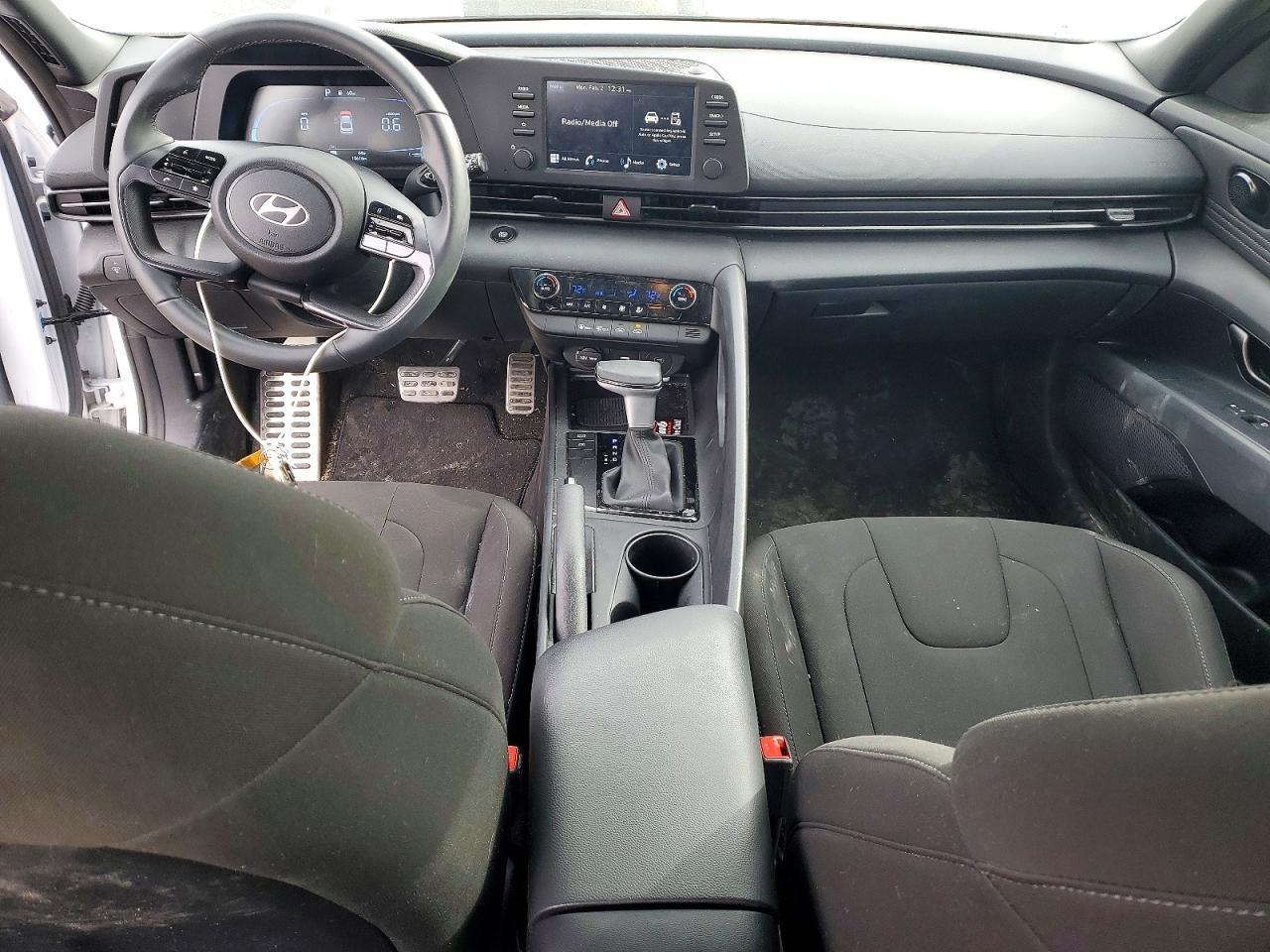 2025 Hyundai Elantra Sel Sport - zdjęcie 8