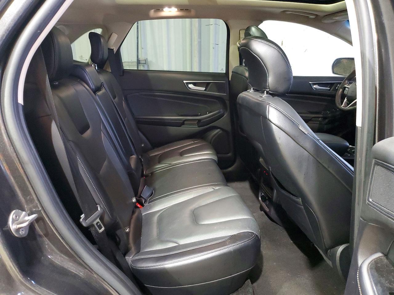 2018 Ford Edge Titanium - zdjęcie 11