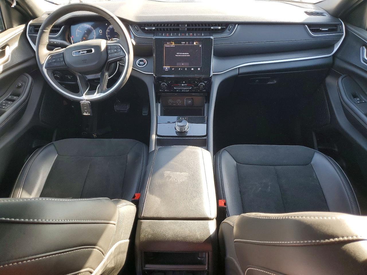 2025 Jeep Grand Cherokee Laredo - zdjęcie 8
