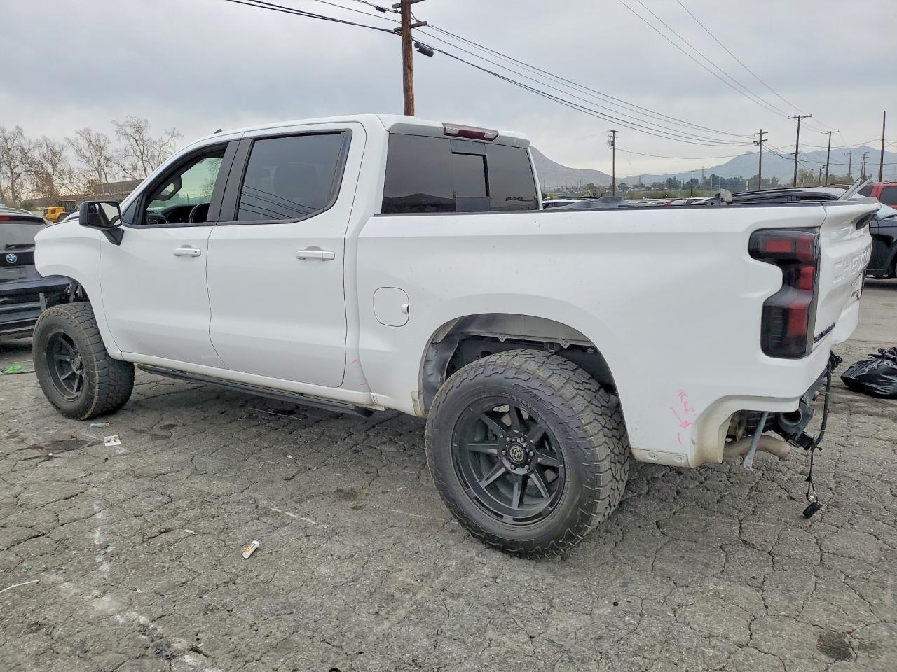 2020 Chevrolet Silverado K1500 Rst - zdjęcie 2