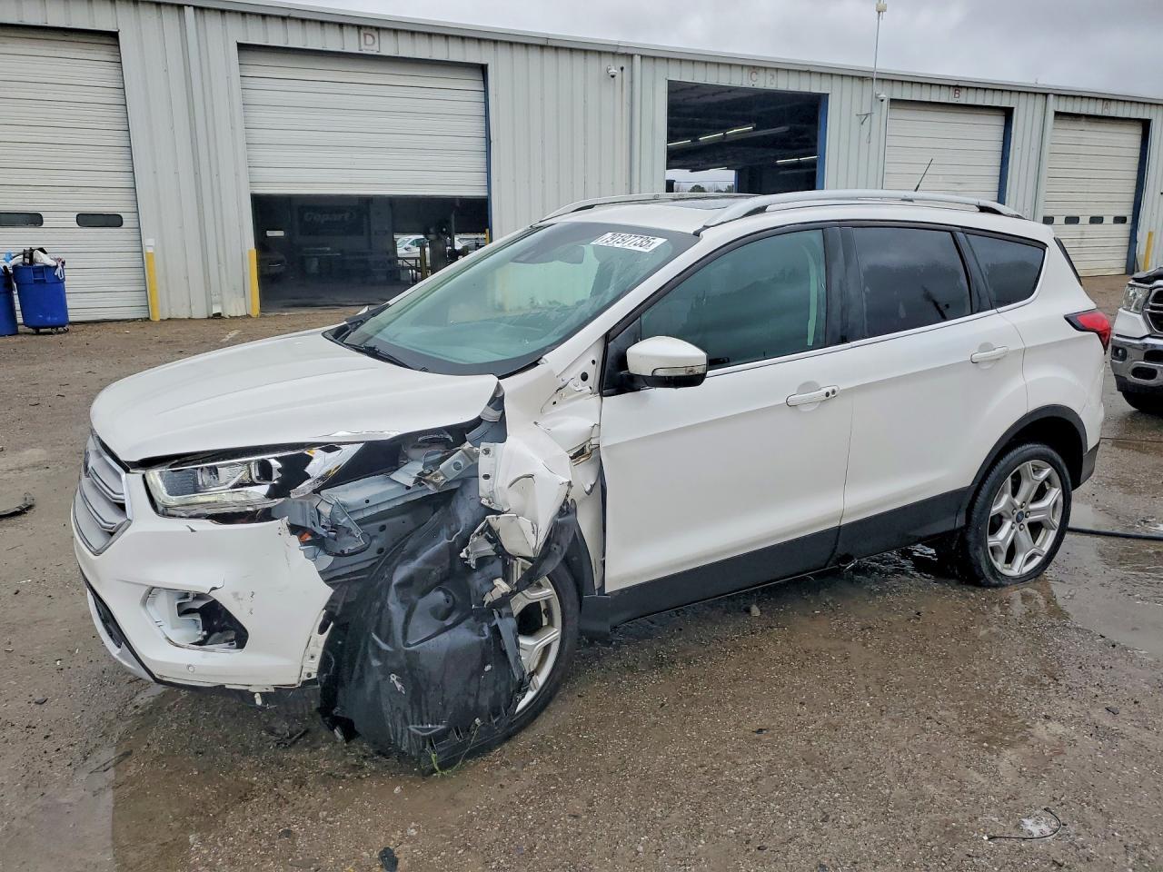 2019 Ford Escape Titanium - zdjęcie główne
