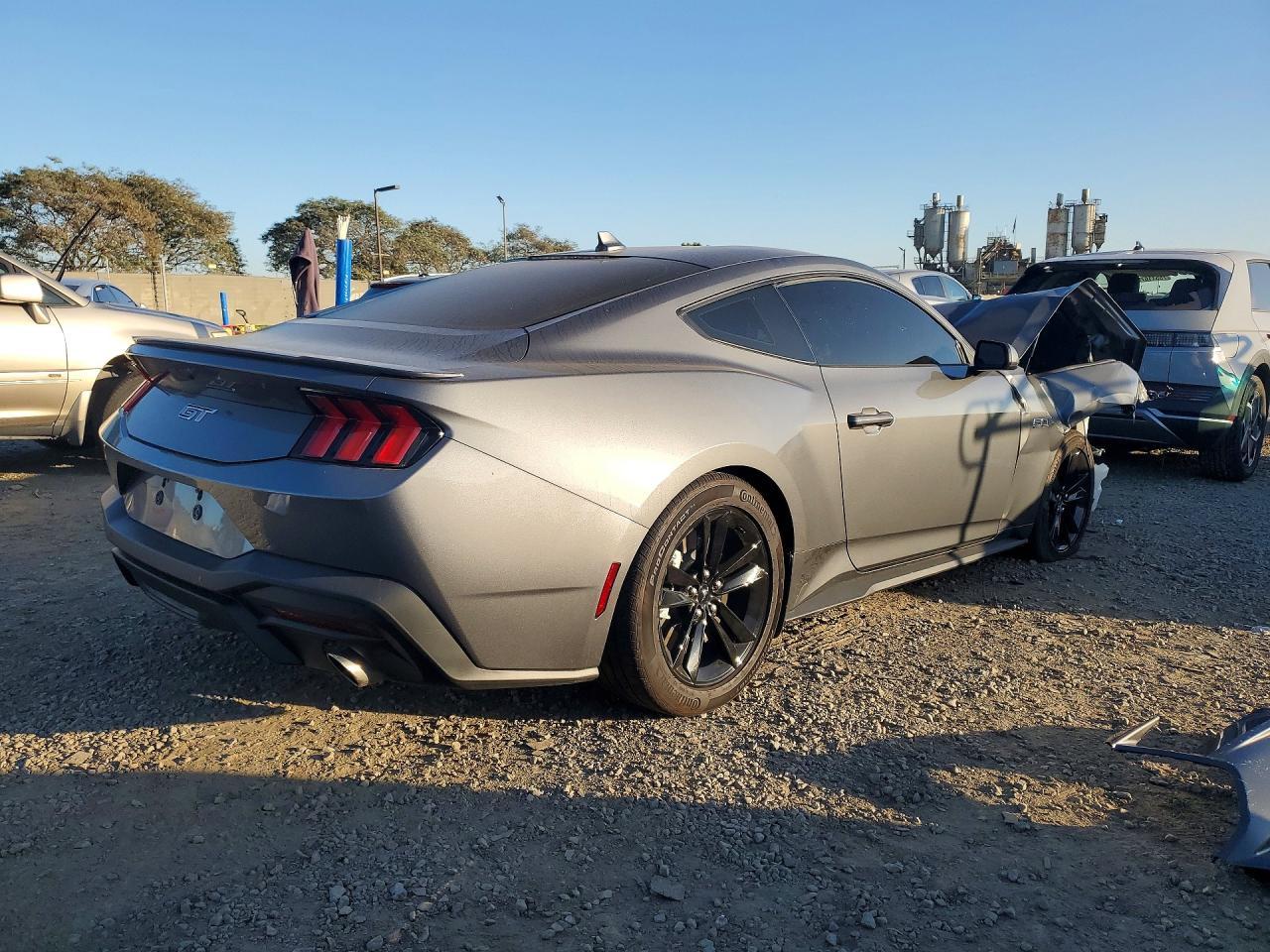 2025 Ford Mustang Gt - zdjęcie 3