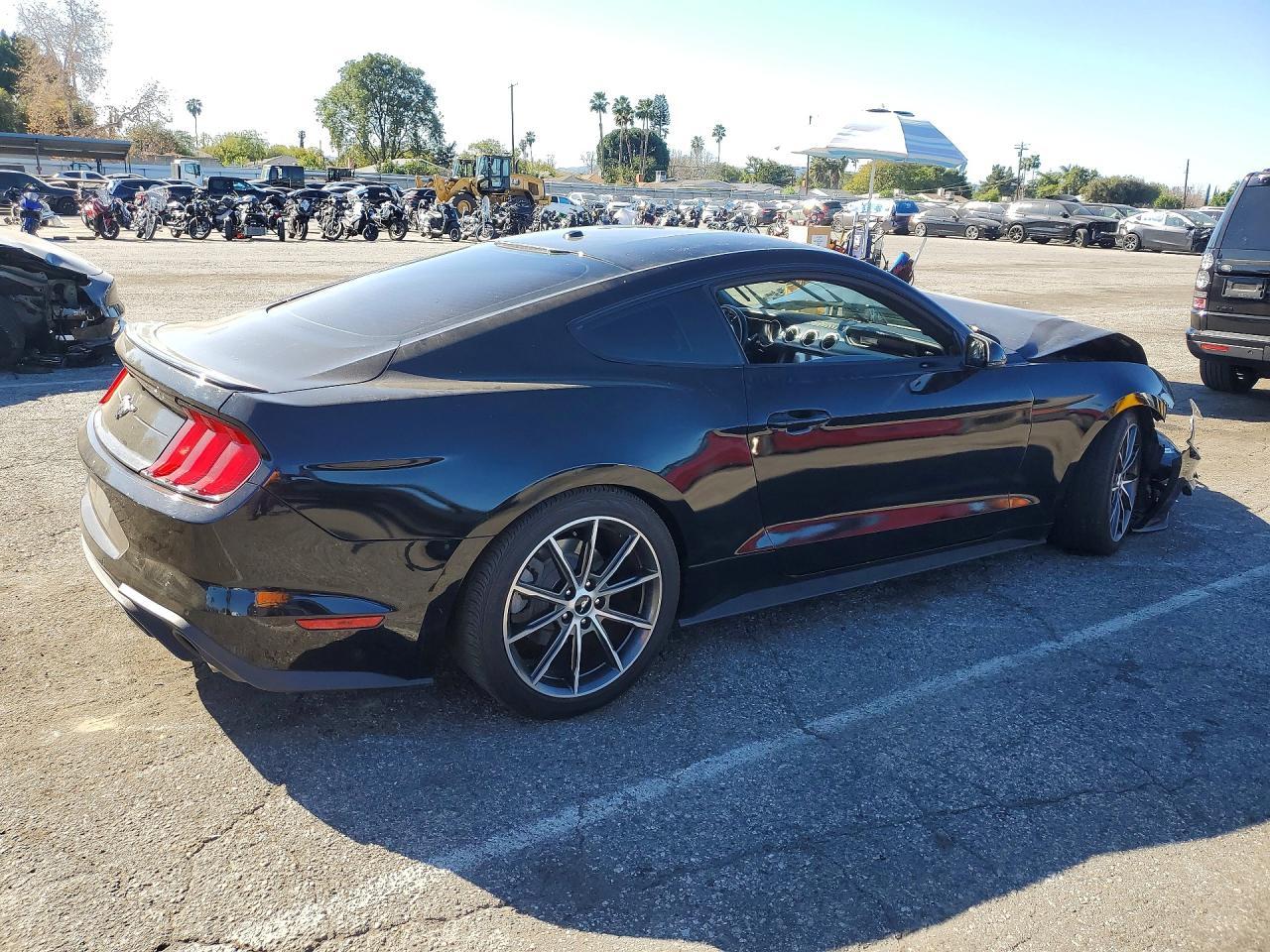 2018 Ford Mustang - zdjęcie 3