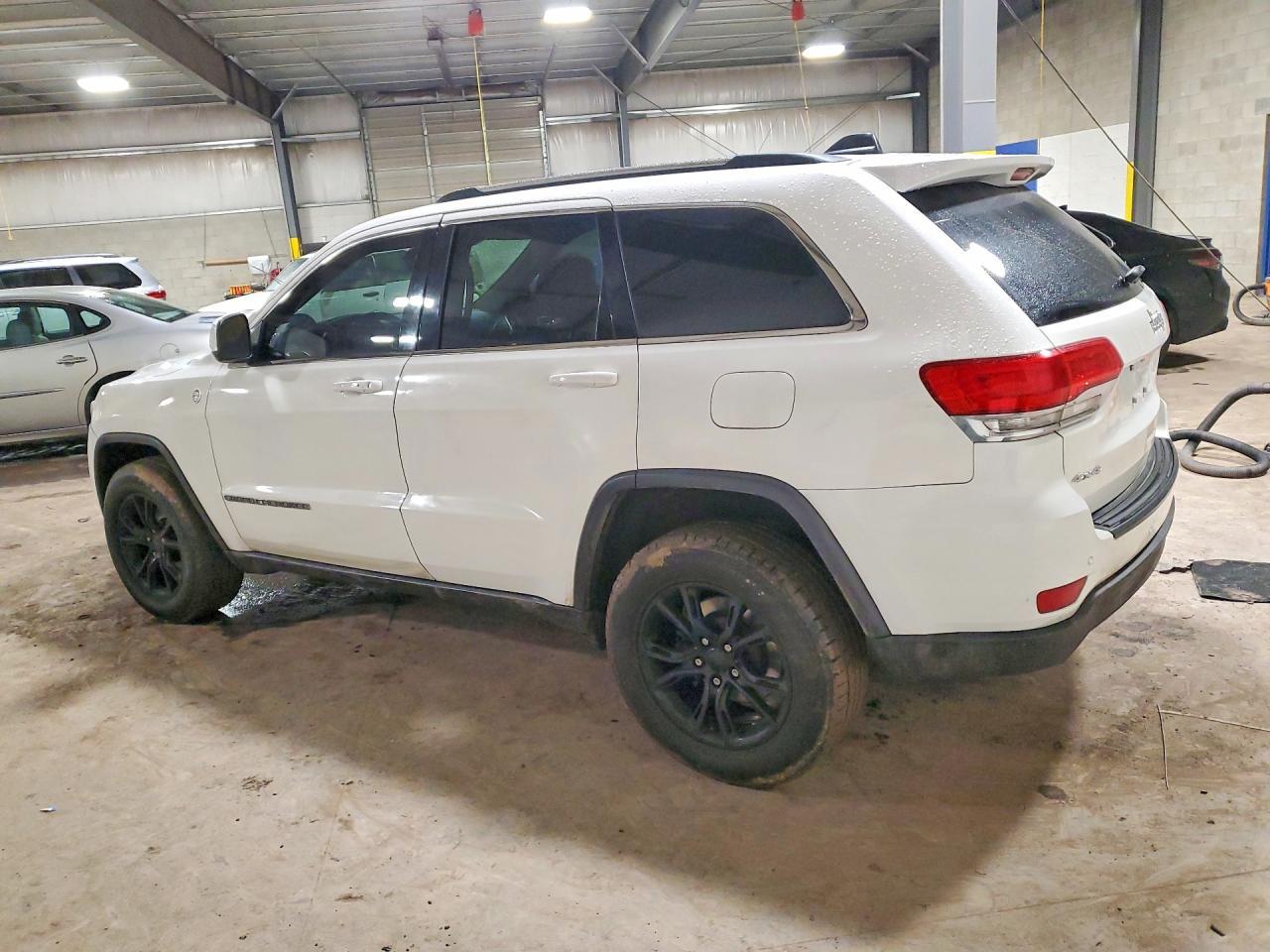 2017 Jeep Grand Cherokee Laredo - zdjęcie 2